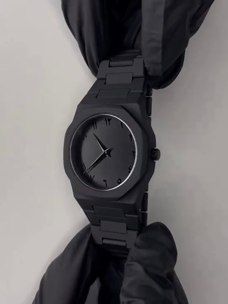 Black Arabic AURA Quartz Analog Watch – Lightweight & Premium Design