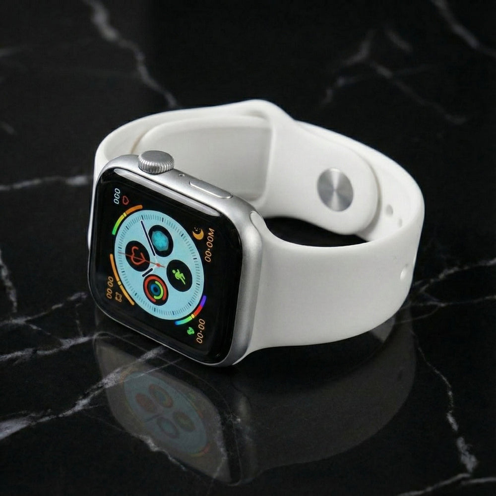 Smart Watch with Stylish Display & Comfortable Silicone Strap