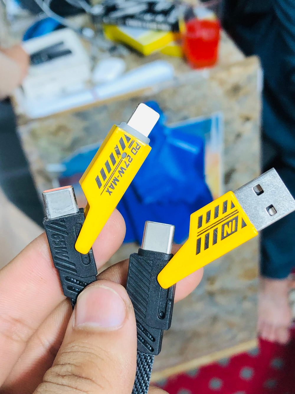 4-in-1 multi USB Fast charging cable ( type C & lightning Cable)