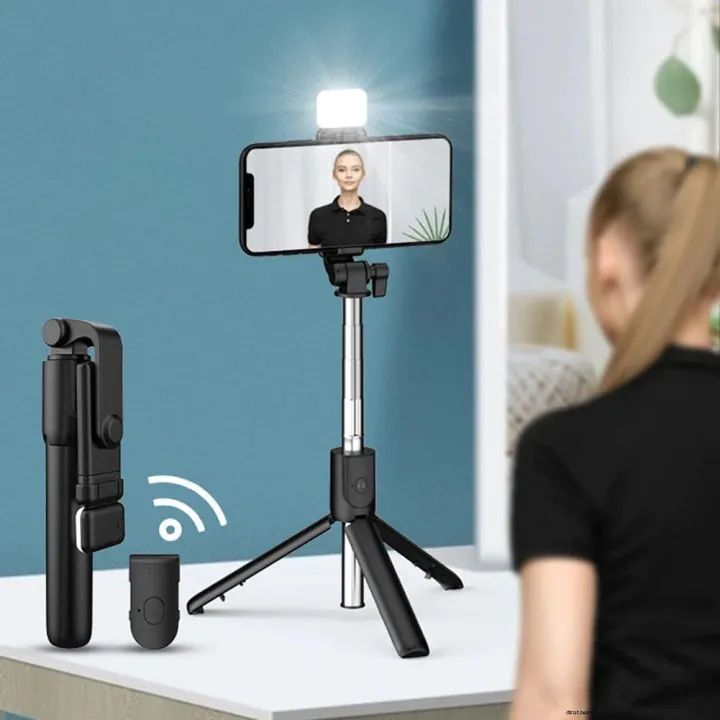 4‑in‑1 Wireless Selfie Stick with Fill Light, Tripod & Bluetooth Shutter – Foldable, Extendable Selfie Stick